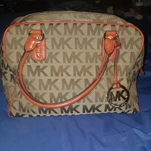 Michael kors satchel/ hold for trade😍